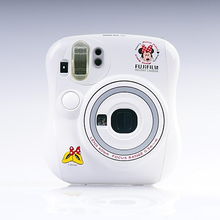 富士Checky Instax Mini 25 自拍與即興創作的LOMO樂趣